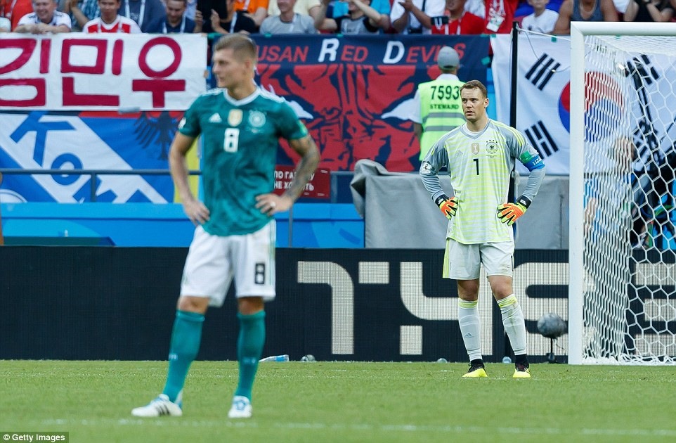 Thủ môn Neuer đã không thể cứu tuyển Đức khỏi trận thua. Ảnh: Dailymail