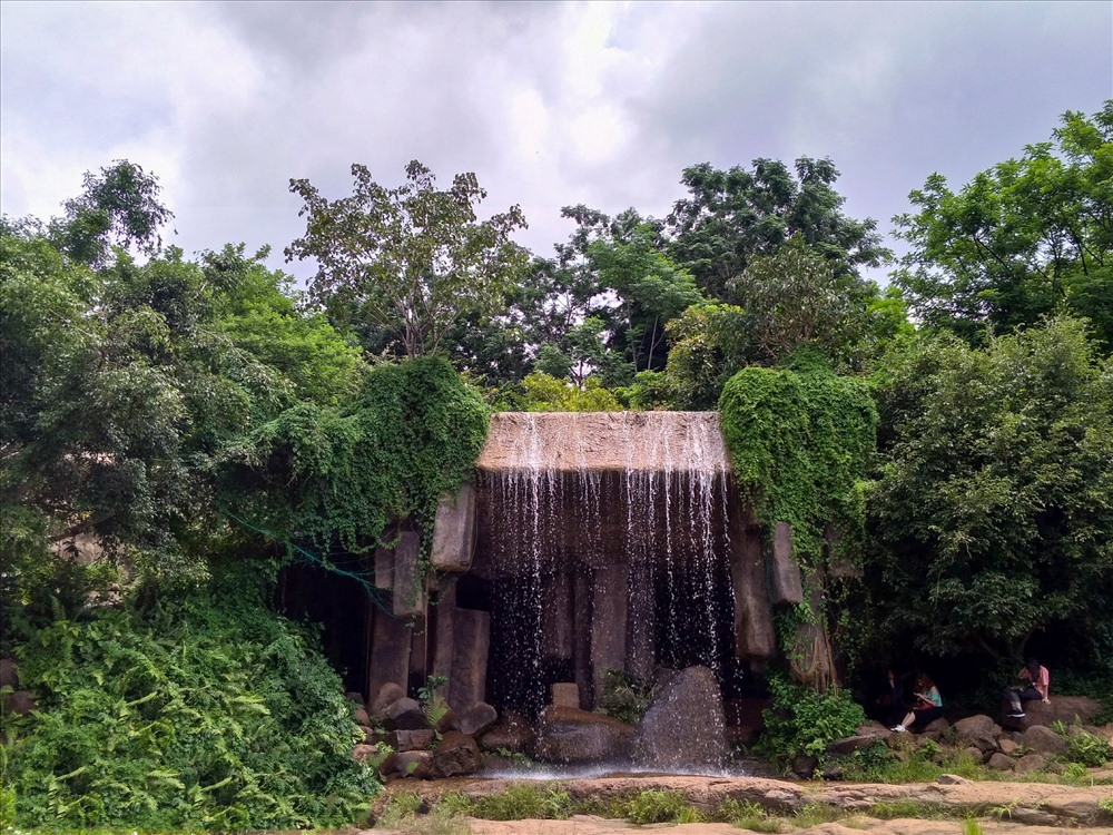 Chị Tuệ Bích, du khách đến từ Đà Lạt, cho biết: “Ở Tây Nguyên, thiên nhiên thật sự rất hữu tình. Đến với Kotam, bản thân tôi cảm thấy nơi đây ngoài việc là một khu nghỉ dưỡng sinh thái thì nó còn là một nơi lưu giữ nền văn hóa lâu đời của người Ê đê. Tôi tin rằng, nếu được chú trọng đầu tư hơn nữa thì có lẽ Kotum sẽ trở thành một trong những địa điểm du lịch trọng điểm của khu vực Tây Nguyên.”
