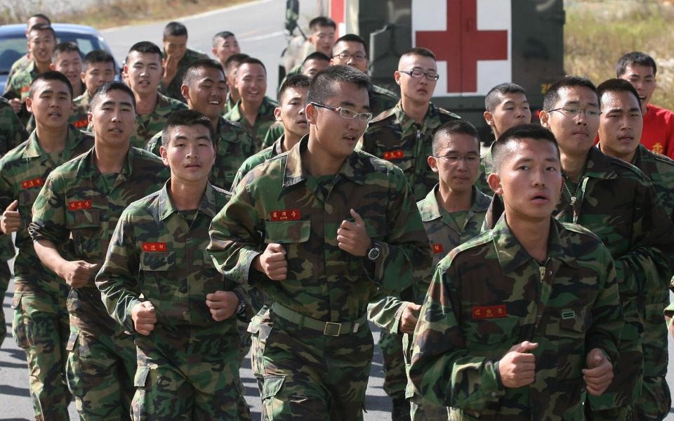 Thanh niên Hàn Quốc phải đi nghĩa vụ quân sự