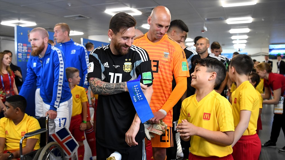 Hình ảnh ấn tượng của Messi trước trận đấu với Iceland ở vòng bảng. Ảnh: FIFA