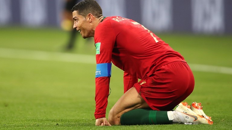 Ronaldo có trận đấu mờ nhạt trước Iran và suýt ôm hận sau khi sút hỏng penalty. Ảnh: FIFA.