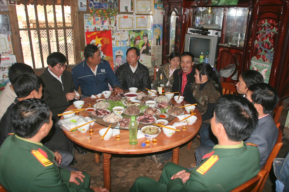 Bữa cơm ngày Tết Hà Nhì trong gia đình họ Pờ. 