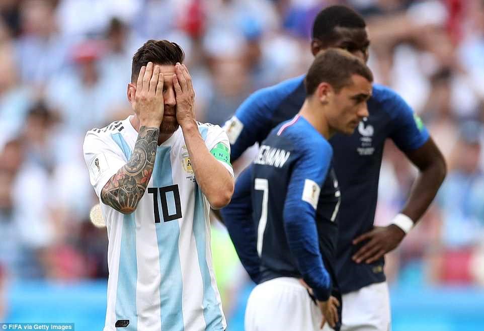 Messi là cầu thủ được đặt nhiều kỳ vọng nhất ở Argentina. Tuy nhiên, anh đã thêm một lần nữa không thể giúp Argentina lên ngôi vô địch. Ảnh: Dailymail