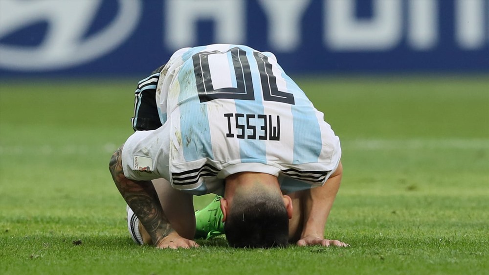 Sự bất lực đến cùng cực của Messi. Ảnh: FIFA