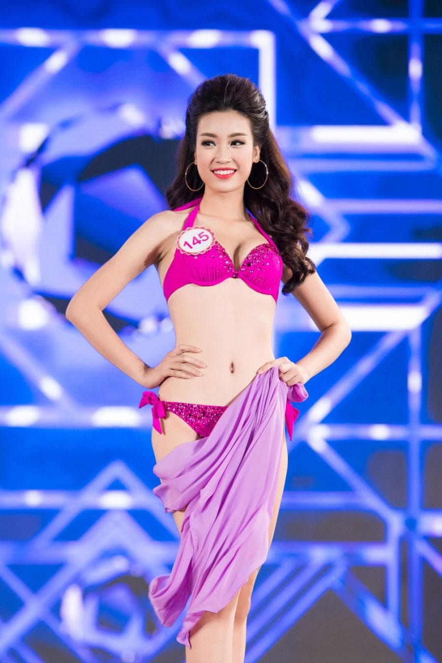 Hoa hậu Đỗ Mỹ Linh trong trang phục bikini.