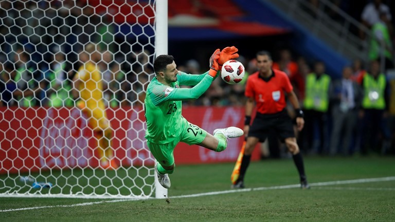 Thủ thành Subasic đã xuất sắc cản phá đến 3 cú sút penalty của Đan Mạch để giúp Croatia giành chiến thắng với tỉ số 3-2 trên chấm 11m. Ảnh: FIFA