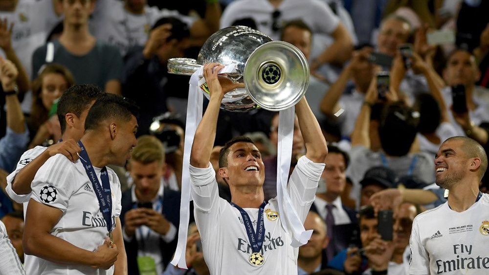 Ronaldo từ Real sang Juve với bản hợp đồng 1-05 triệu bảng