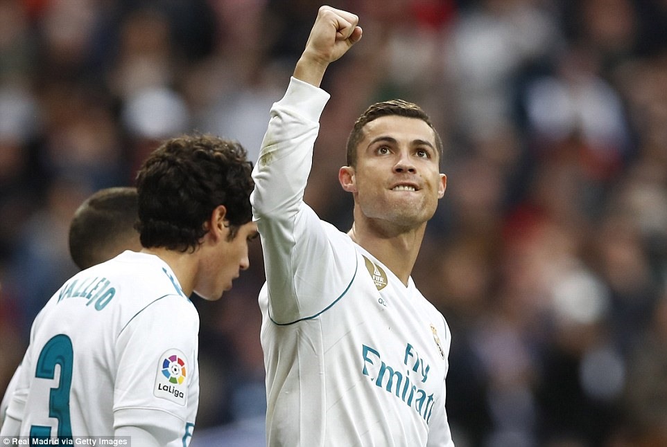 Ronaldo (phải) hiện là chân sút số 1 trong lịch sử Real Madrid. Ảnh: Getty Images.