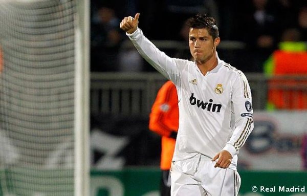 Tháng 11.2011: Ronaldo có bàn thứ 100 cho Real, chỉ sau hơn hai mùa và 105 trận. Đó là một quả phạt đền vào lưới Lyon tại Champions League.