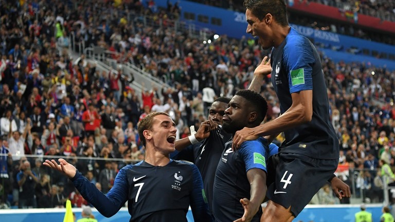 Bán kết vượt qua Bỉ, đến lượt trung vệ Umtiti đánh đầu giúp Pháp thắng 1-0