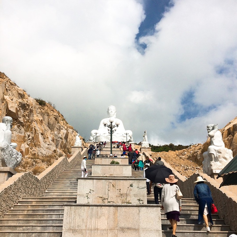 Đường lên chiêm bái tượng Phật lớn nhất Đông Nam Á 