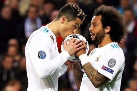Marcelo is one of the very few players Ronaldo makes friends both on and off the pitch.  The friendship between this couple has blossomed since 2009, when Ronaldo had just arrived at Real.  Because they both speak Portuguese, Marcelo helped CR7 get used to everything in Madrid as quickly as possible.