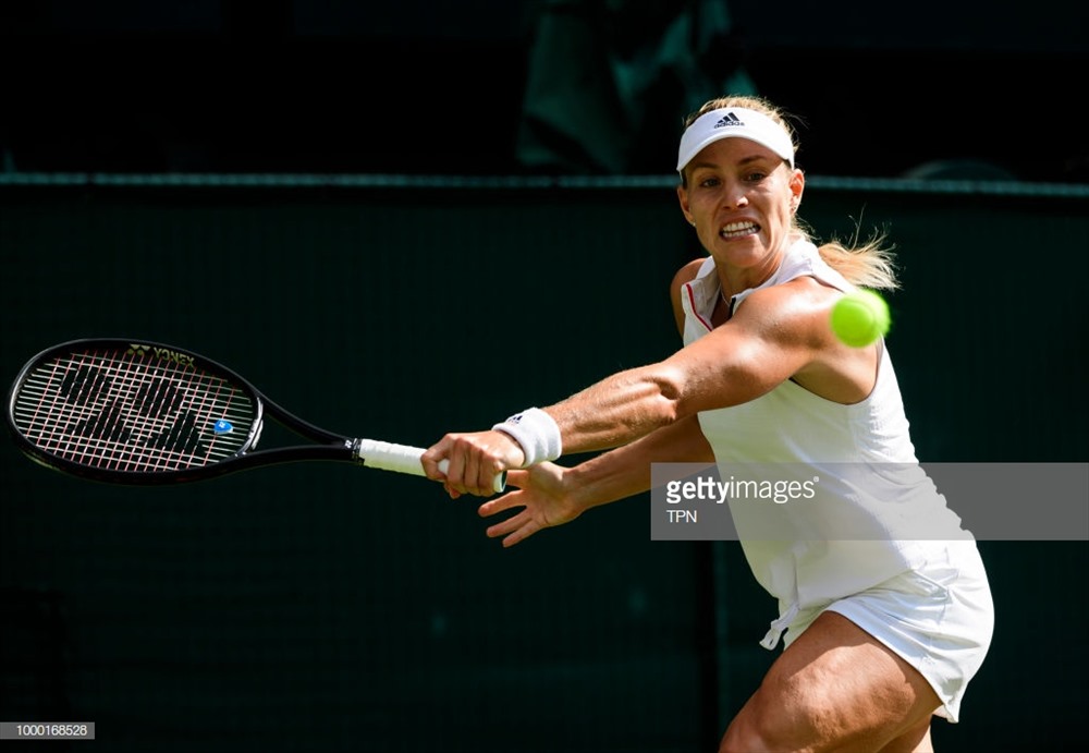 Serena mắc lỗi nhưng Kerber thì không. Ảnh: Getty.