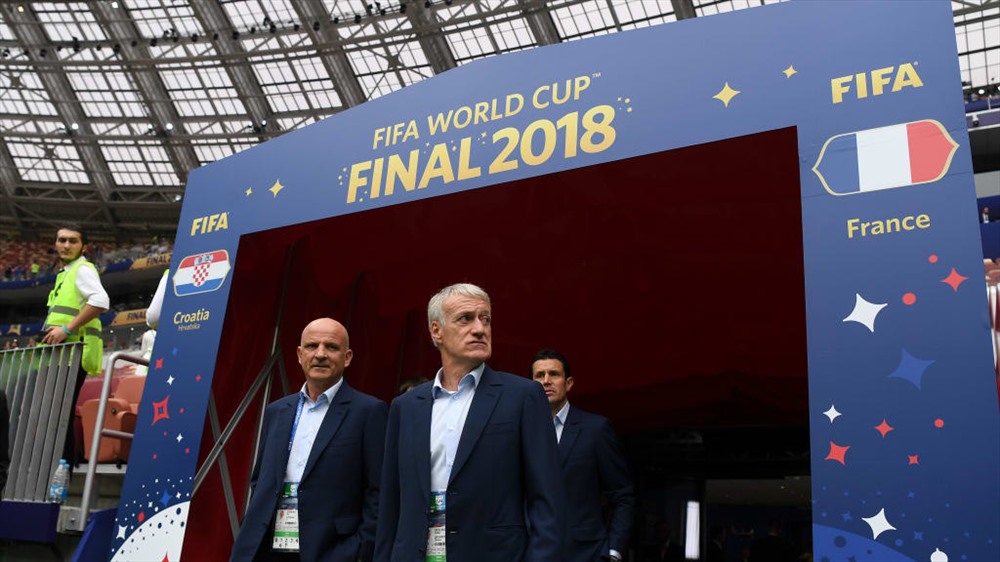 HLV Didier Deschamps đứng trước cơ hội làm nên lịch sử khi vừa vô địch World Cup với tư cách cầu thủ lẫn HLV. Ảnh: FIFA