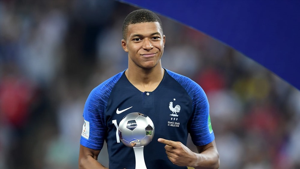 Cầu thủ trẻ xuất sắc nhất World Cup 2018 đã có một nghĩa cử cao đẹp và chạm đến trái tim của NHM. Ảnh: FIFA