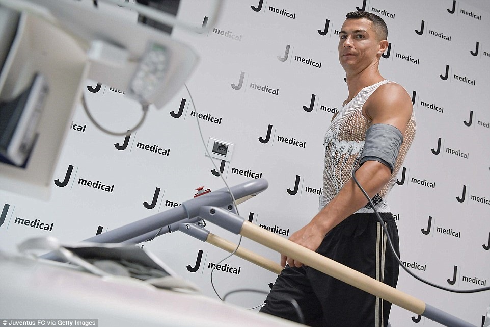 Trước đó, cũng trong ngày 16.7, Ronaldo đã trải qua buổi kiểm tra y tế ở Juventus. Ảnh: Getty Images.