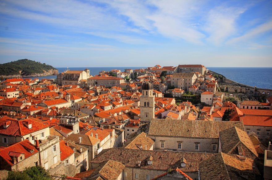 Croatia với kiến trúc và điêu khắc tuyệt đẹp với những nhà thờ, tu viện, nhà ngói đỏ