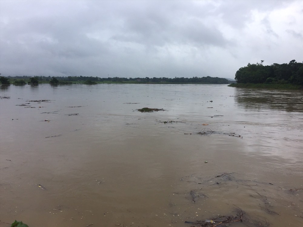 Nước lũ trên sông Ngàn Phố đang dâng nhanh