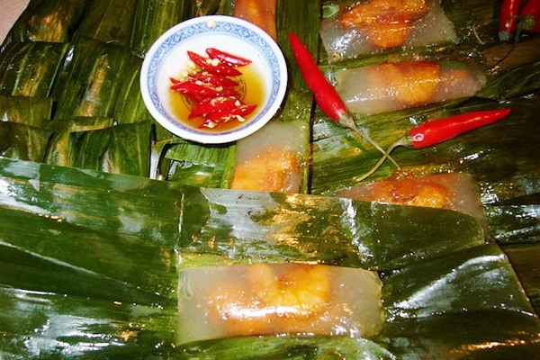 Bánh lọc ngon là bánh phải trong ăn phải dai, còn nóng và có mùi thơm của lá chuối. Bánh lọc có mặt ở hầu hết mọi nơi của Huế, từ thành phố cho đến nông thôn. Du khách có thể bắt gặp nhiều quán bánh lọc trên dọc các con phố Huế hoặc những người bán bánh lọc dạo từ những gánh hàng của các o, các mệ, cho đến các quán ăn vỉa hè.
