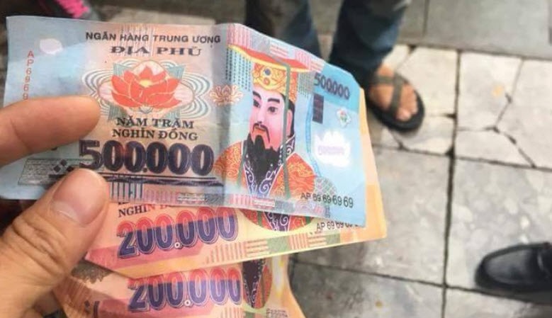 Số tiền được du khách nước ngoài tố bị người đạp xích lô trả lại. Nguồn: Facebook Huu Phuc