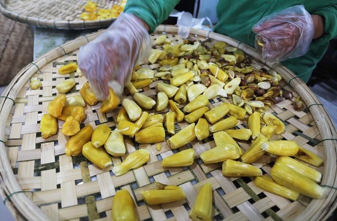 Múi mít được tách hạt với màu vàng ươm, thơm ngọt.
