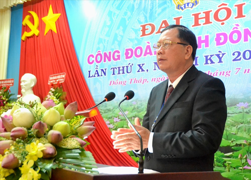 Ông Nguyễn Thanh Nhàn - Phó Chủ tịch LĐLĐ Đồng Tháp khóa IX điều khiển Đại hội. Ảnh: Lục Tùng.