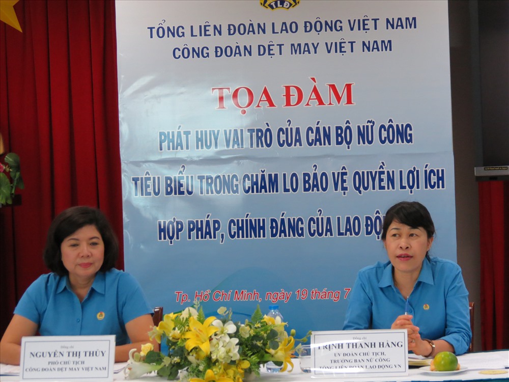 Bà Trịnh Thanh Hằng (phải ảnh) và bà Nguyễn Thị Thủy chủ trì buổi tọa đàm