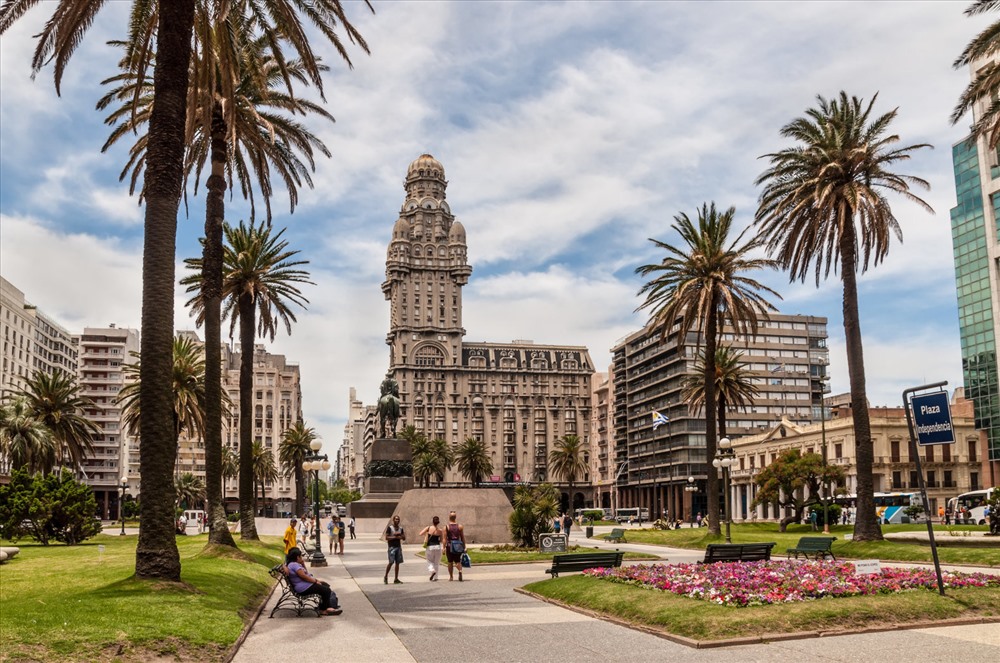 Montevideo là một thủ đô năng động, hoa lệ và mang hơi hưởng Châu Âu. Ảnh: Linked in