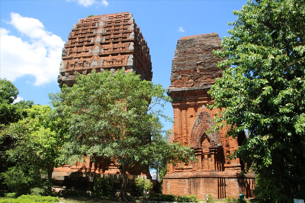 Vẻ đẹp cổ kính của tháp Đôi. Ảnh: Đ.Phùng