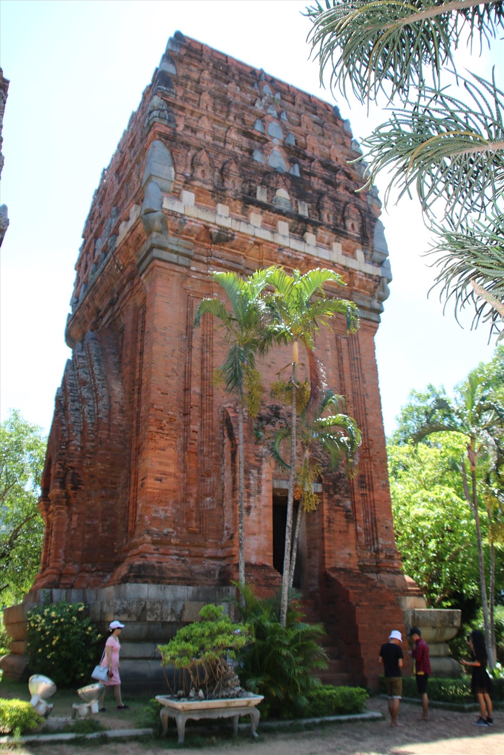 Tháp lớn. Ảnh: Đ.Phùng
