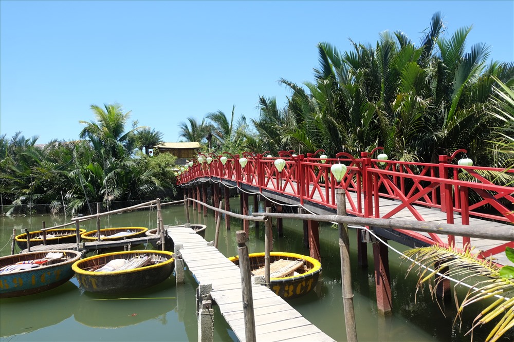 Khung cảnh thanh bình và trong xanh của rừng dừa bảy mẫu Cẩm Thanh, Hội An