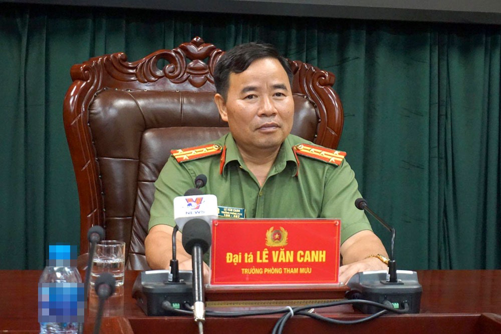 Đại tá Lê Văn Canh - Trưởng phòng tham mưu Công an tỉnh Hà Giang chủ trì họp báo sáng 20.7, tại Hà Giang.