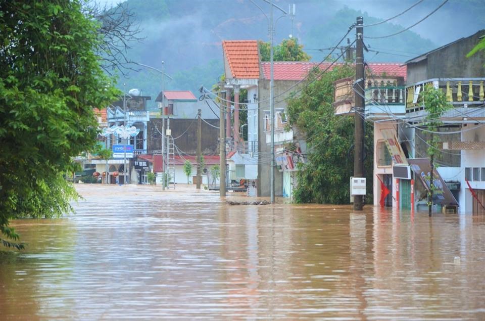 Nhiều nơi trong khu vực trung tâm thị trấn bị ngập.