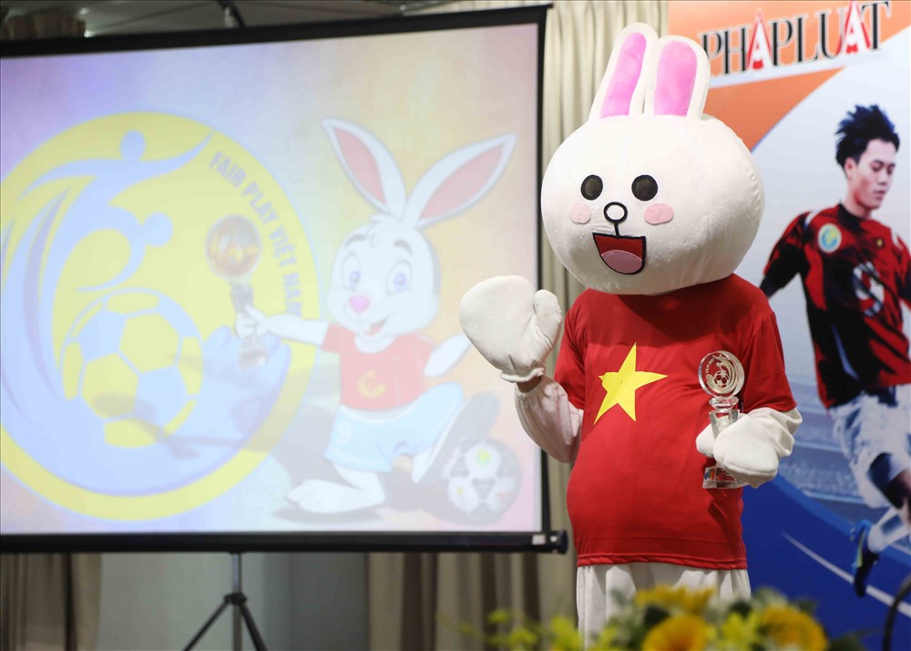 Chú thỏ Funny được xem là “linh vật” của giải Fair Play. Ảnh: Huy Phạm