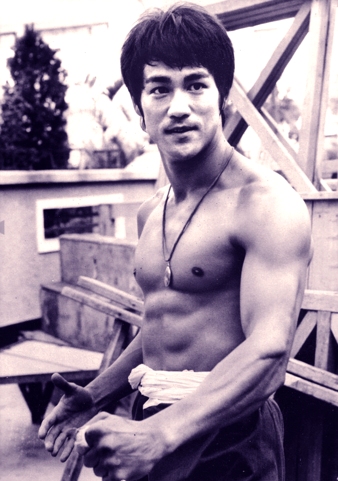 Lý Tiểu Long (1940-1973) là nam diễn viên võ thuật nổi tiếng gốc Hoa