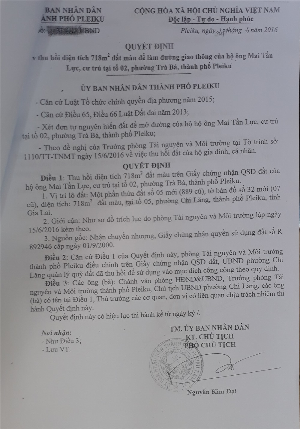 Phó Chủ tịch Nguyễn Kim Đại ký đồng ý cho phép thu hồi “đất hiến” để mở đường.