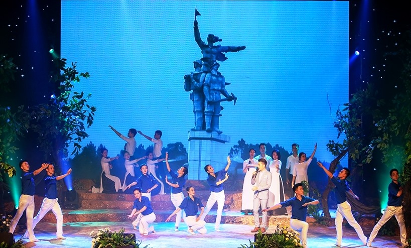 Hoạt cảnh trong ca khúc “Khúc tráng ca Đồng Lộc” - tác phẩm đạt giải khuyến khích cuộc vận động do Ca sỹ Hồ Trung Dũng thể hiện