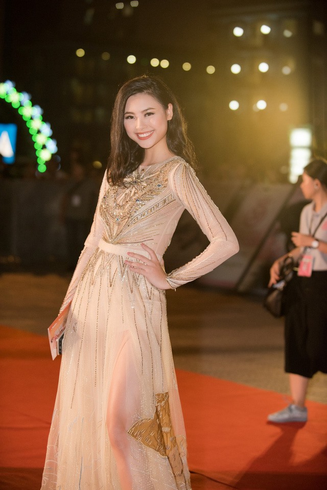 Người đẹp biển Đào Thị Hà cũng góp mặt trong đêm chung khảo Hoa hậu Việt Nam 2018