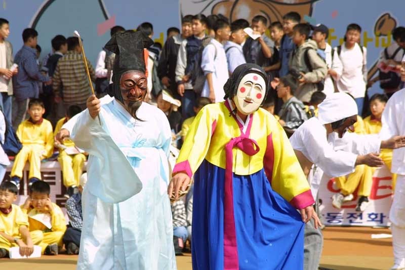 Trong mùa lá đỏ Hàn Quốc cũng có rất nhiều các lễ hội đặc sắc. Ảnh: Intertour