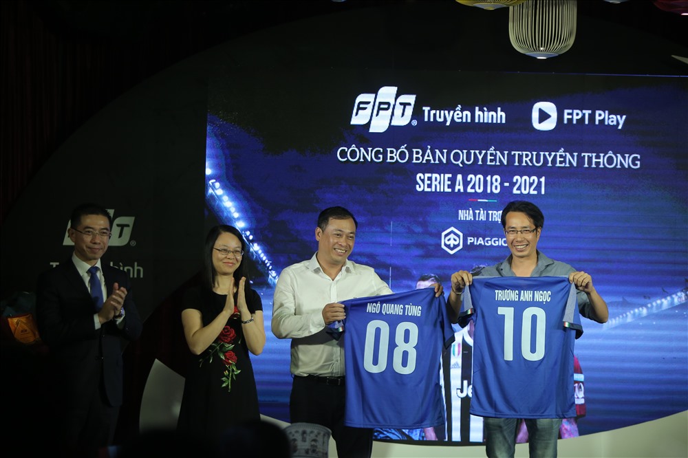 BLV Ngô Quang Tùng và Trương Anh Ngọc tại lễ công bố bản quyền Serie A. Ảnh: V.A