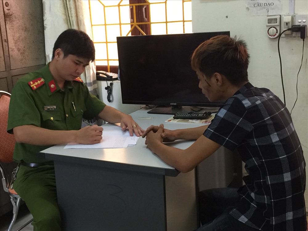Lái xe Trần Văn Thắng ra tự thú tại cơ quan Cảnh sát điều tra Công an tỉnh Cao Bằng.