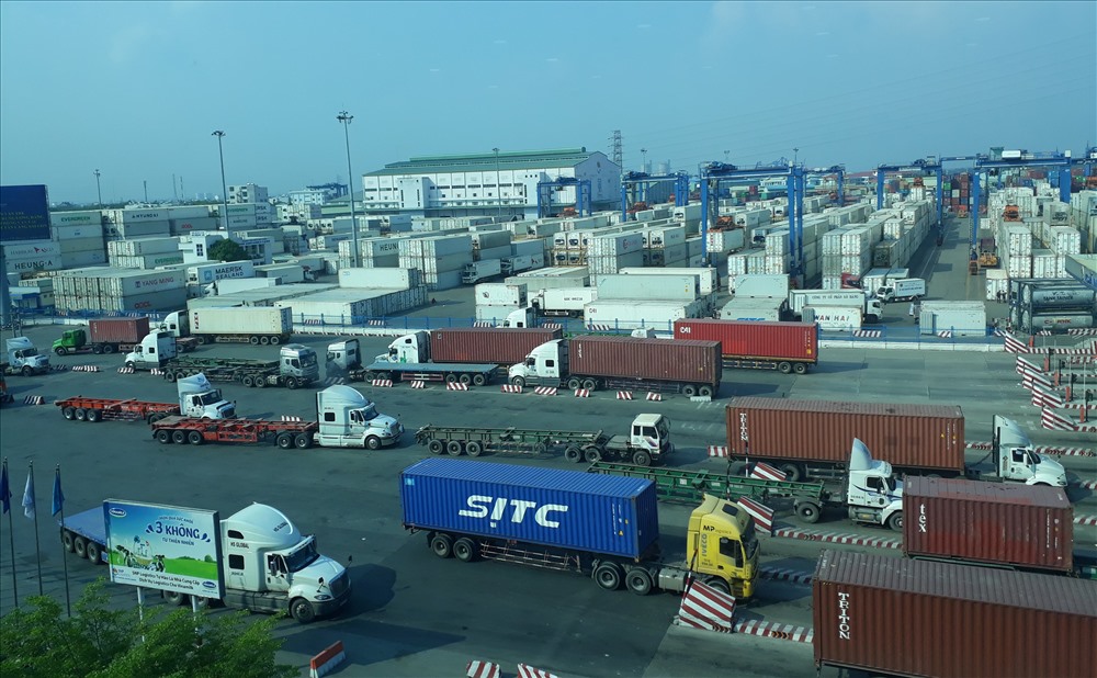 Chính phủ thúc đẩy cơ chế một cửa quốc gia, tạo thuận lợi cho hoạt động thương mại, xuất nhập khẩu. Ảnh tại Cảng Cát Lái, TPHCM. Ảnh: ĐT