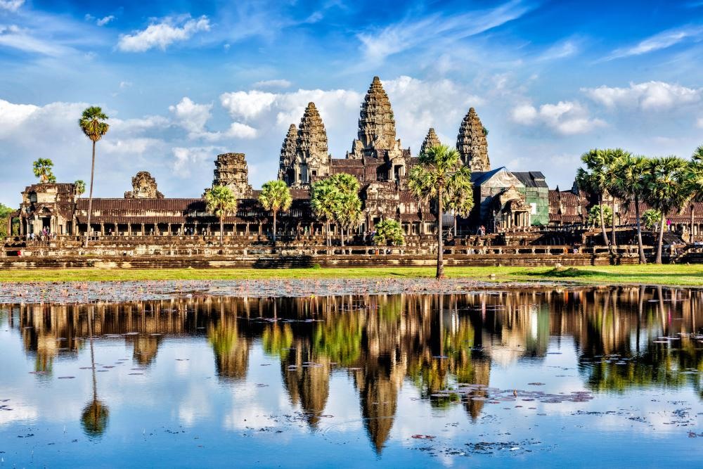 Vương quốc Campuchia nổi tiếng với khu di tích cổ kính như quần thể di tích Angkor Wat. Ảnh: voyages.michelin
