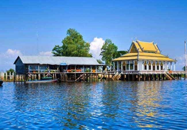 Tham quan Biển hồ Tonle Sap khi đến Campuchia. Ảnh: dichvudulich