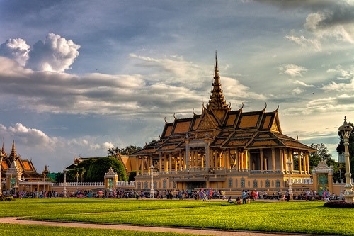 Chùa Wat Phnom. Ảnh: Tour24