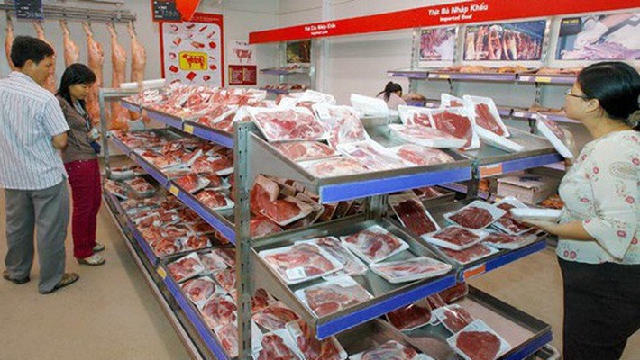 Giá thịt lợn, thịt bò, thịt gà nhập khẩu đã qua giết mổ chỉ rẻ bằng 1/3 đến 1/2 so với giá thịt trong nước.- Ảnh: vneconomy.vn