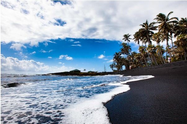 Hòn đảo triệu năm tuổi được xem là hiện thân của sử thi địa chất của Thái Bình Dương, và bức ảnh đầy màu sắc này sẽ đưa bạn đến một chuyến phiêu lưu tuyệt vời. Được coi là một trong những hòn đảo đẹp nhất của thế giới, đảo này đem đến cho du khách những trải nghiệm tuyệt vời với những bãi biển trắng, đồi cát hoang dã và những cảnh quan thiên nhiên độc đáo.