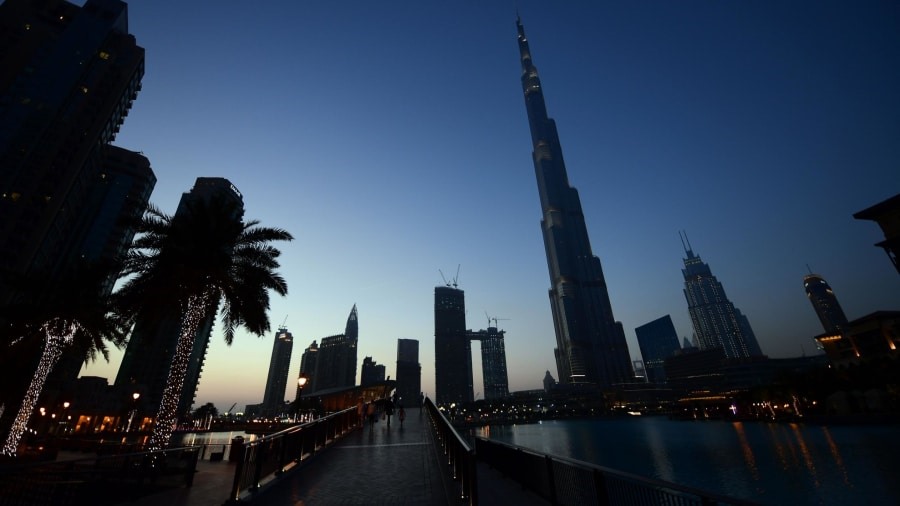 Burj nằm ở trung tâm thành phố Dubai. Ảnh: CNN Travel