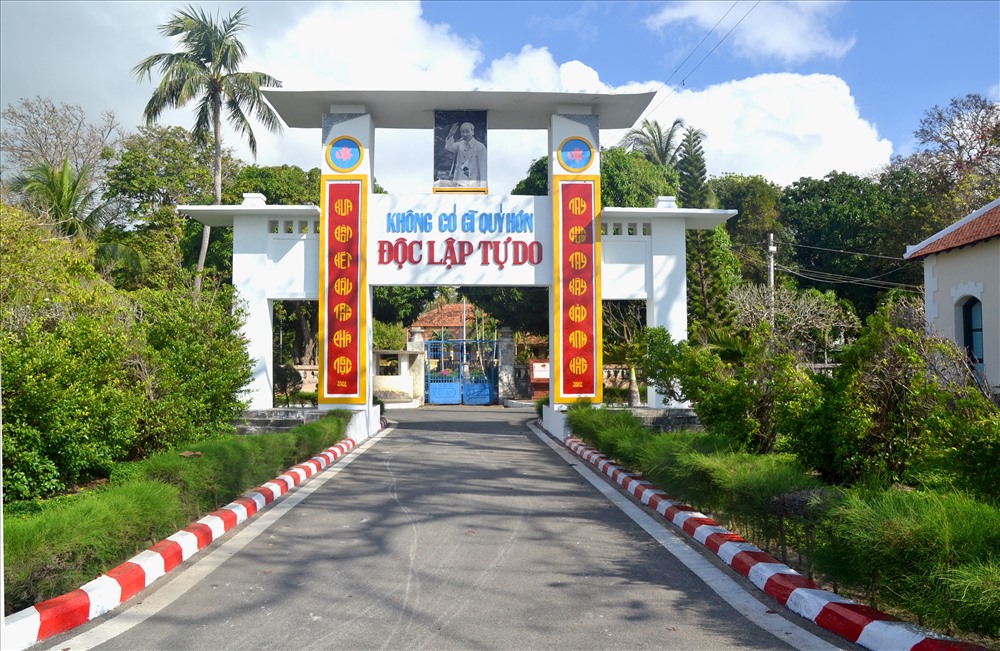 Biểu tượng Côn Đảo hôm nay. Ảnh: Lục Tùng