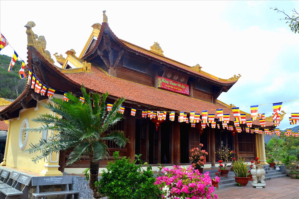 Ngôi chính điện. Ảnh: Lục Tùng